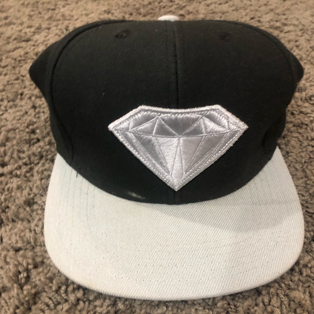 BLACK AND GRAY DIAMOND SUPPLY CO FITTED HAT